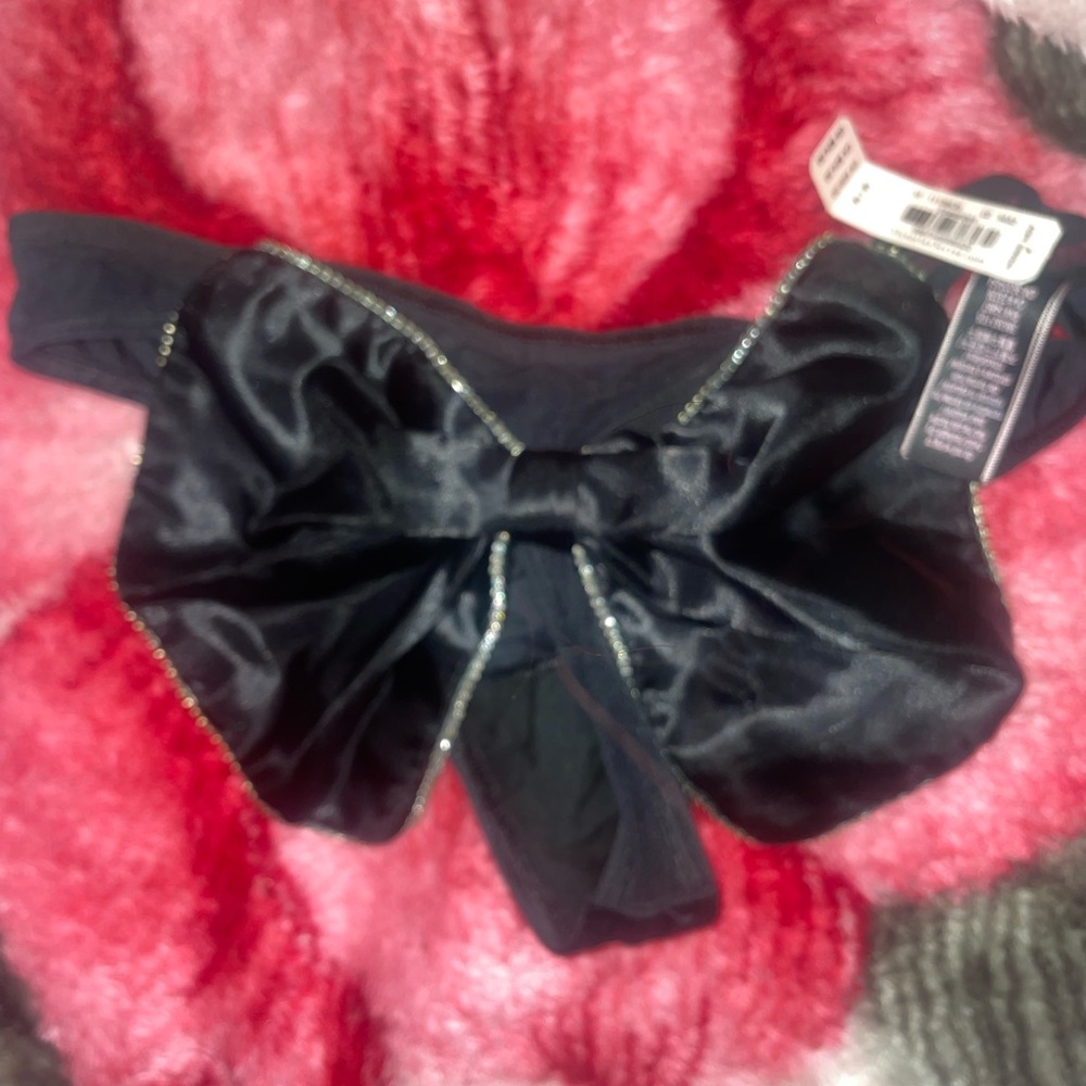 - BRAND NEW WITH TAGS/VICTORIA SECRET MEDIUM THONG